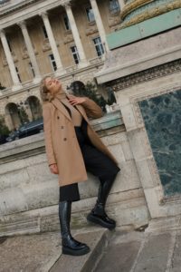 10 French Essentials: Das tragen Pariserinnen wirklich jeden Winter, Rollkragenpullover